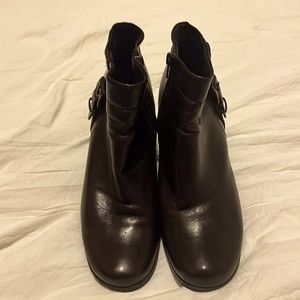 Liz Claiborne flex boot with zipper brown size 9 medium